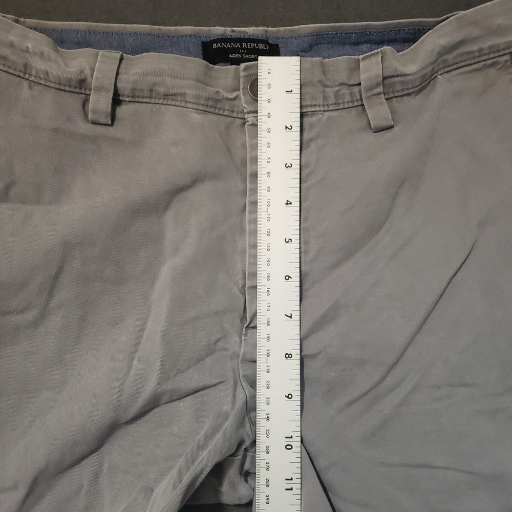 Banana Republic Aiden Shorts Mens 32 Gray Chino Cotton Flat Front Casual - Picture 7 of 9